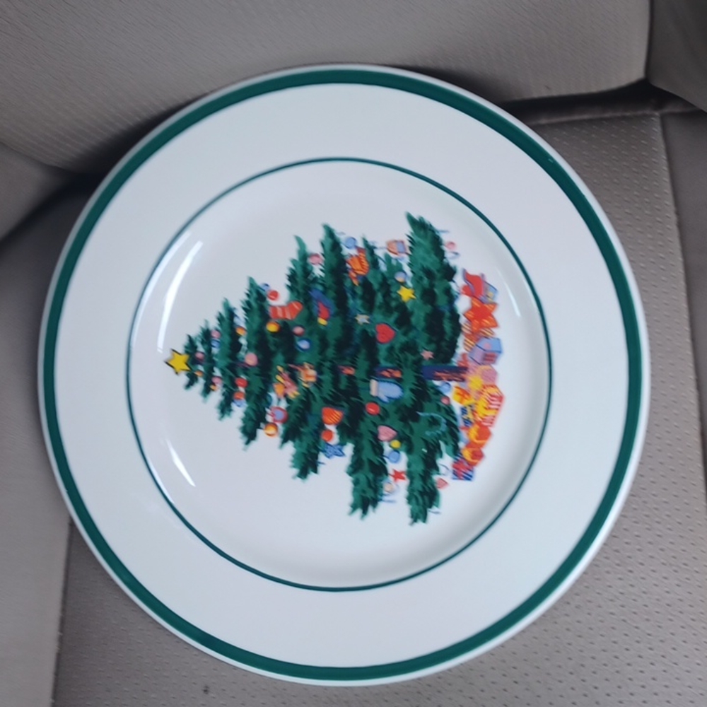 Set of 4 China Christmas Plates